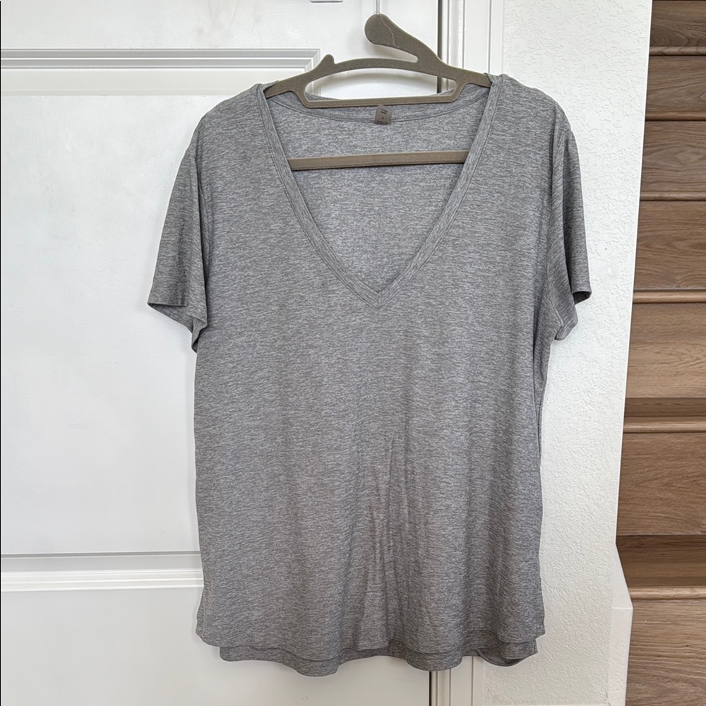 Beyond Yoga Featherweight Cozy Cover Maternity Nursing Tee Grey Size Small